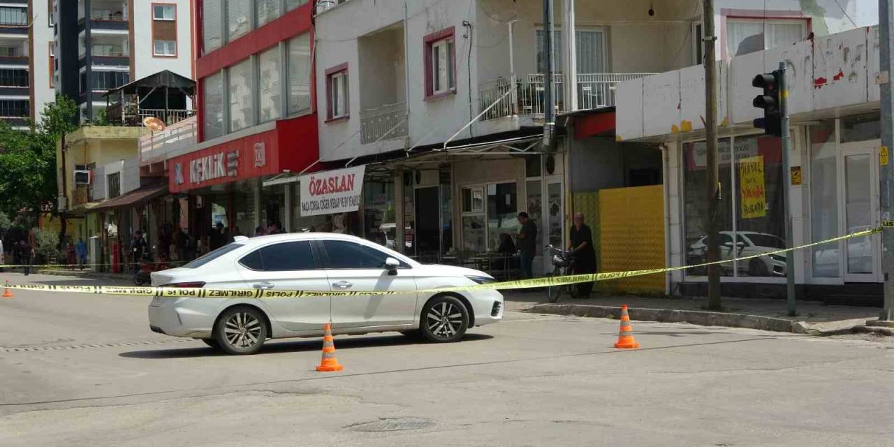 Çorbacı Önünde Silahlı Saldırı: 2 Yaralı