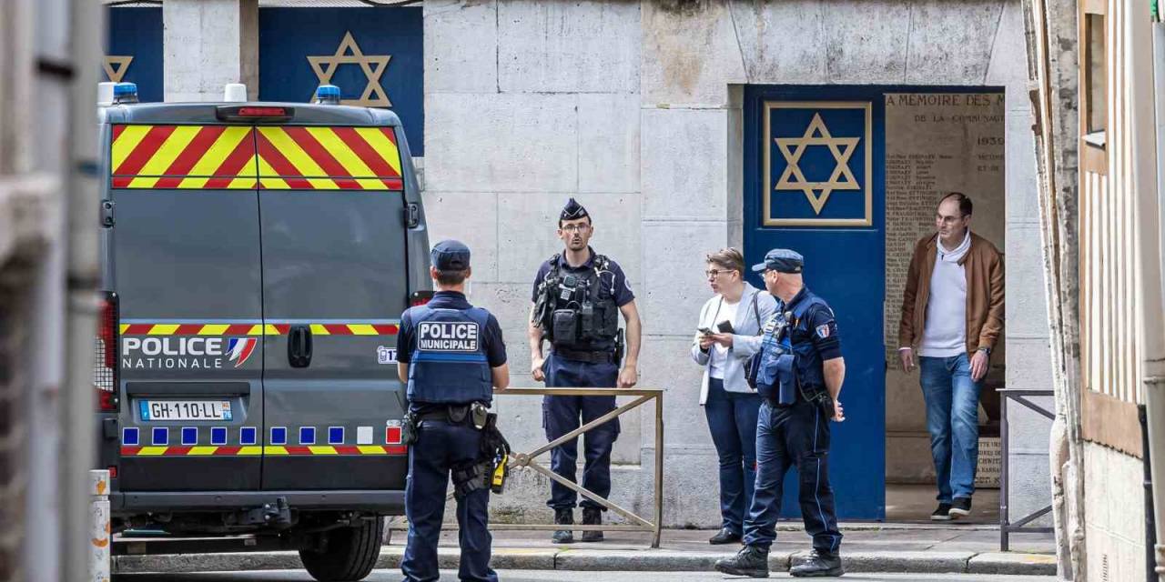 Fransa’da Sinagogu Yakmaya Çalışan Saldırgan Polis Tarafından Öldürüldü