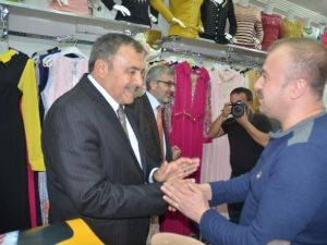Bakan Eroğlu Sokak Hayvanları İçin Mama Kabı Dağıttı
