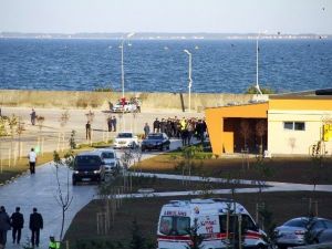Başbakan Davutoğlu Samsun’da Denize Açıldı
