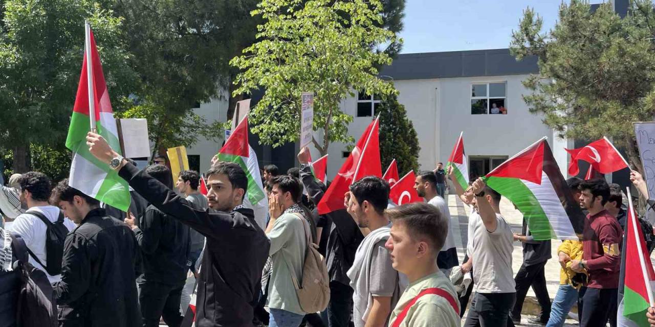 İstanbul’da Üniversite Öğrencileri Filistin İçin Yürüdü