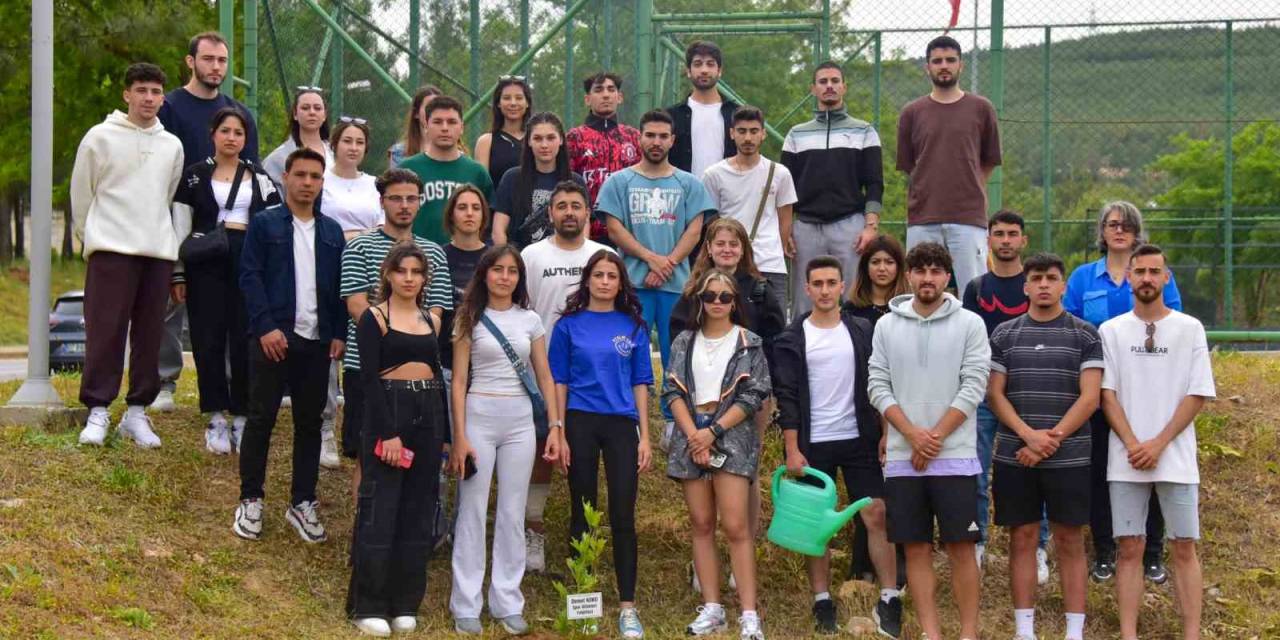 Depremde Vefat Eden Mskü Öğrencileri Anısına Fidan Dikildi