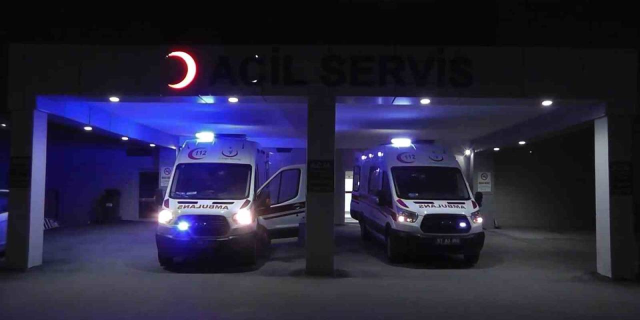 Kayseri-niğde Yolunda Tıra Çarpan Araç Takla Attı: 2 Yaralı