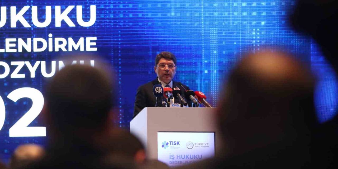 Bakan Tunç: "asıl Önemli Olan Türkiye Yüzyılı’na Başlarken Darbe Anayasasından Kurtulmuş Bir Anayasayla Yola Devam Etmek”