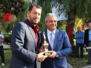 Şampiyon Hocanın İsmi Parka Verildi