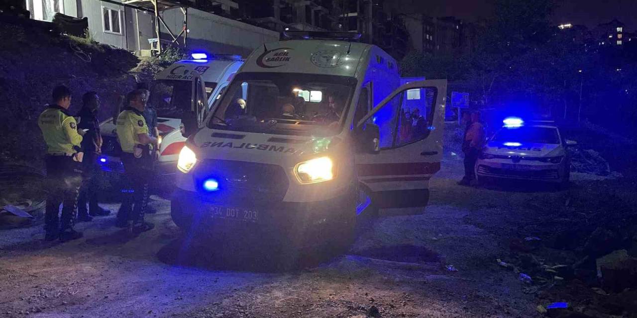 Otomobil, İnşaat İle İstinat Duvarı Arasındaki Boşluğa Düştü: 1 Ölü