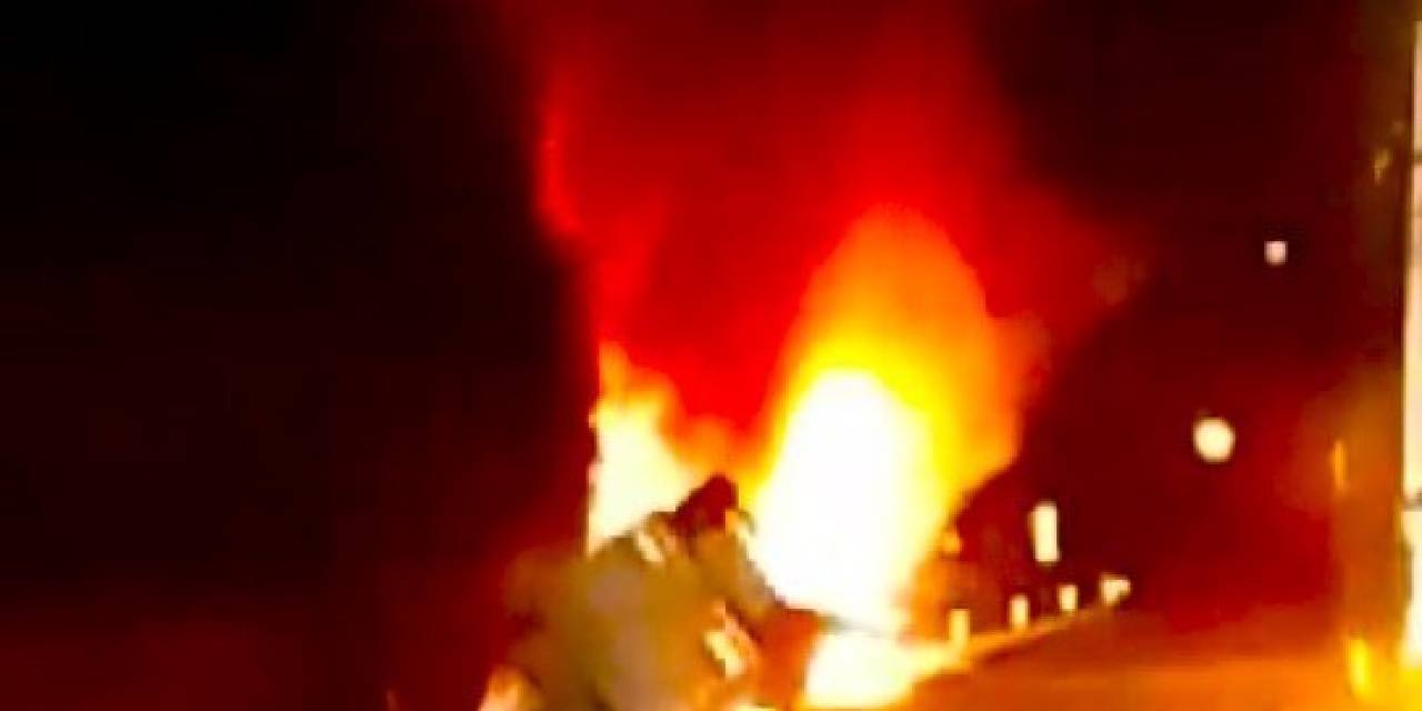 Tuz Yüklü Tır Alev Topuna Döndü