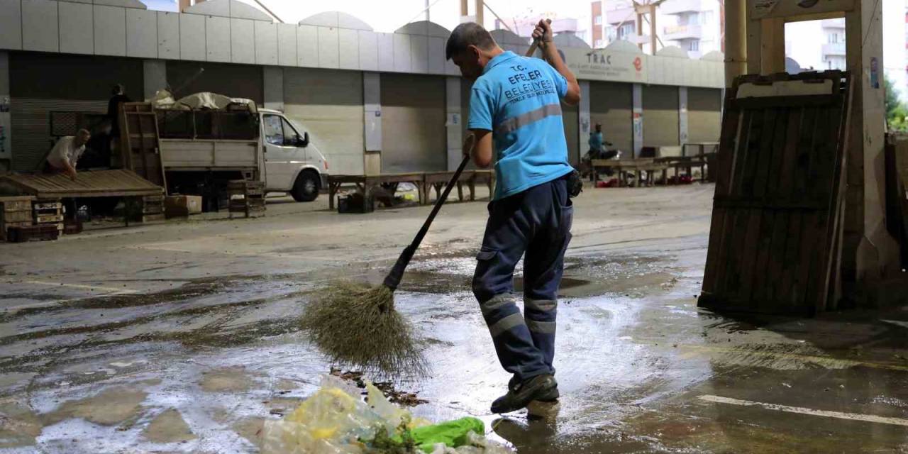 Efeler’in Semt Pazar Alanları Temizleniyor