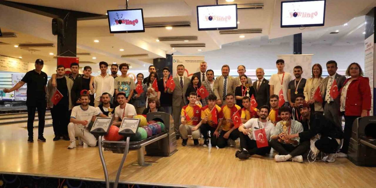 İzmitli Gençler Bowling Turnuvası’nda 19 Mayıs Coşkusu Yaşadı
