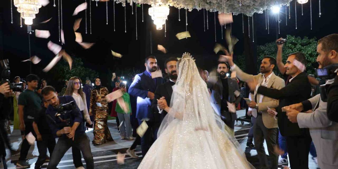 Şanlıurfa’da Aşiret Düğününde Takılar Valizlerle Taşındı