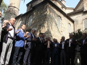 Ak Parti Seçim Startını, Türbede Dua İle Verdi