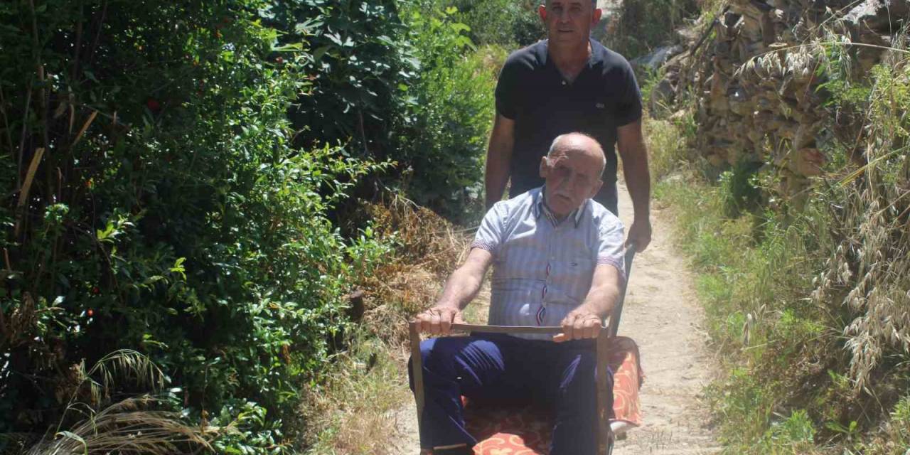 Alanya’da Yaşlı Çift El Arabası Üzerinde Çıktıkları Patika Yola Çare Bulunması Çağrısı Yaptı