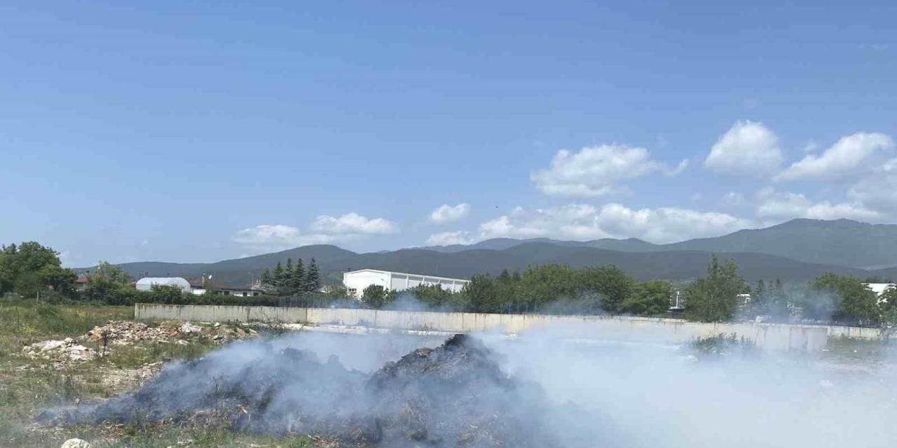 Atıl Haldeki Samanlar Alev Alev Yandı