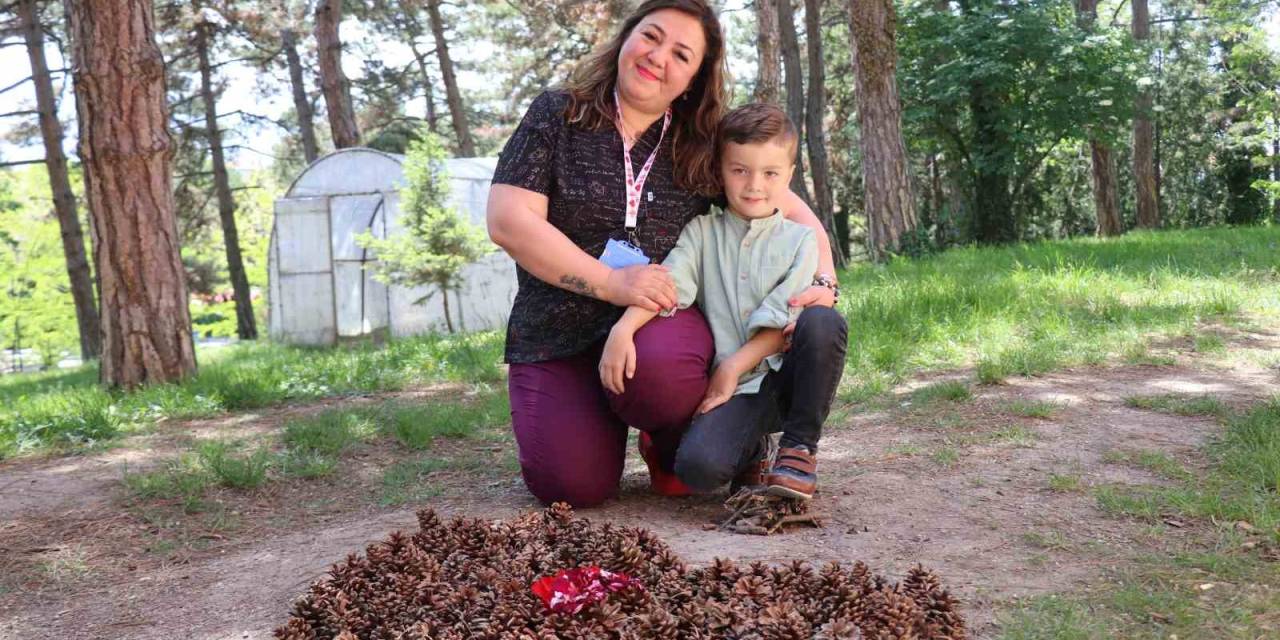 7 Yaşındaki Çocuk, Kendisiyle Yakından İlgilenen Hemşireyi Duygulandırdı