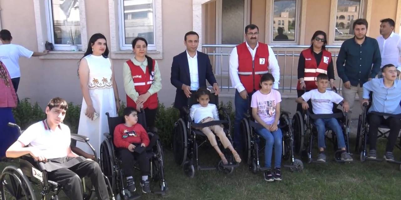 Kızılay’dan Silopi’de 9 Engelli Çocuğa Tekerlekli Sandalye