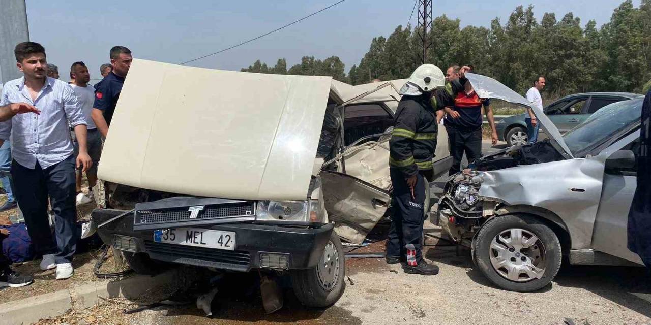 İki Otomobil Çarpıştı 7 Kişi Yaralandı
