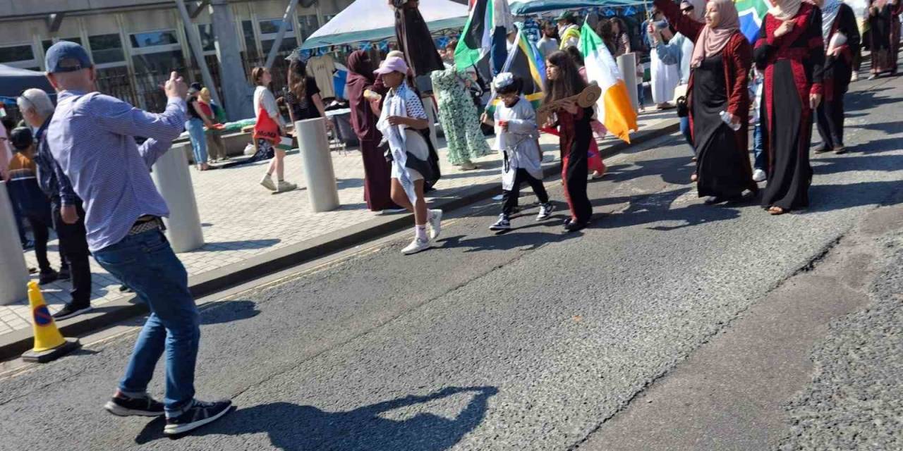 İskoçya’da Filistin’e Destek Sürüyor: "Barış Sağlanana Kadar Meydanlardayız"