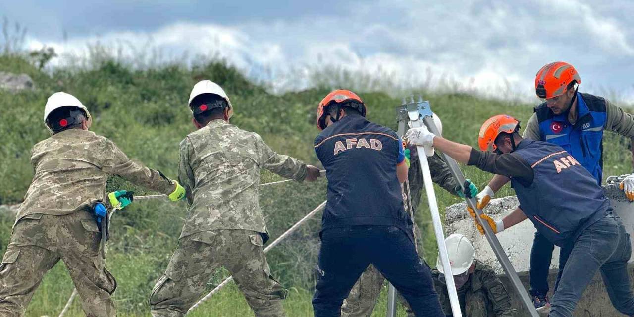 Afad "100 Bin Arama Kurtarma Personeli" Hedefiyle Şırnak’ta Gönüllü Ekipler Yetiştiriyor