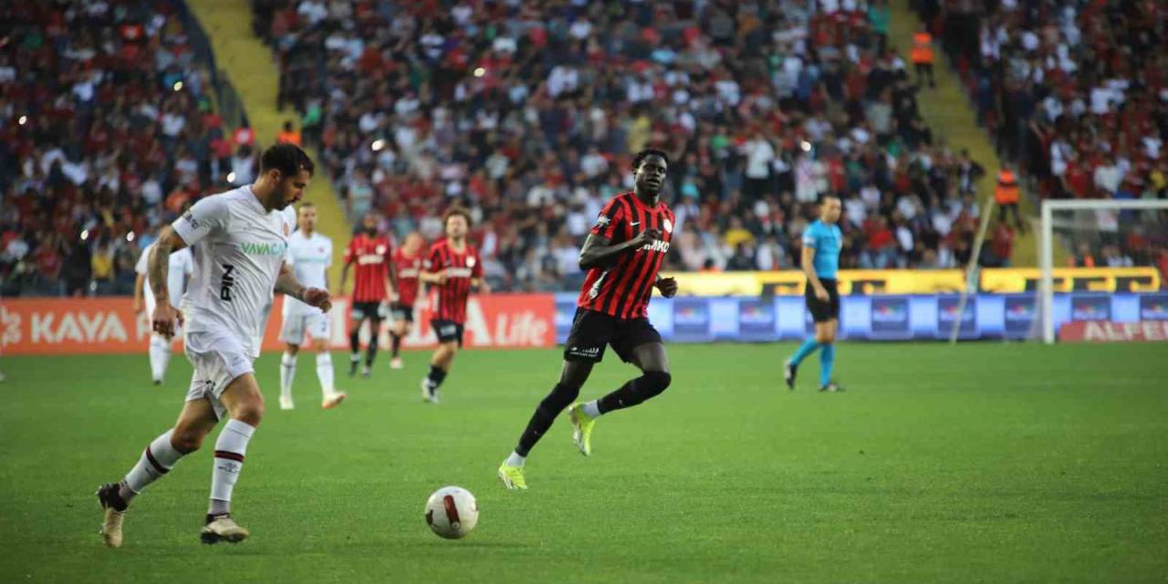 Trendyol Süper Lig: Gaziantep Fk: 0 - Fatih Karagümrük: 0 (İlk Yarı)