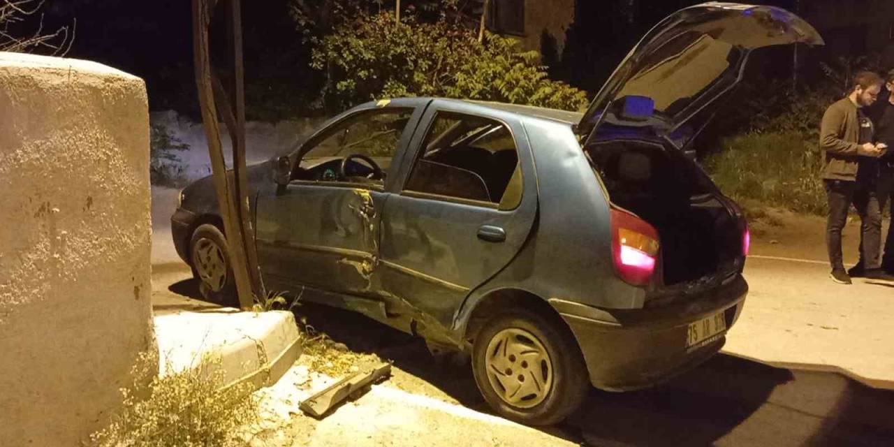 Dur İhtarına Uymayan Otomobil Direğe Çarparak Durabildi