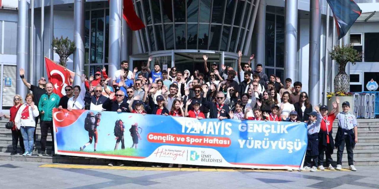 İzmitli Gençler 19 Mayıs Gençlik Yürüyüşünde Buluştu