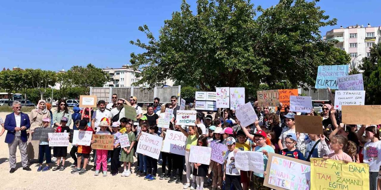 Deprem Tedbirleri Gereğince Tahliye Edilen Okula Bir Yıldır Çivi Dahi Çakılmadı