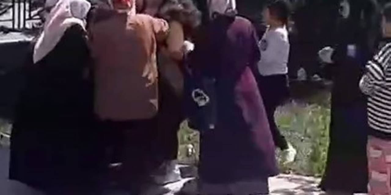 Esenyurt’ta Çocukların Park Kavgasına Anneleri Dahil Olunca Ortalık Karıştı