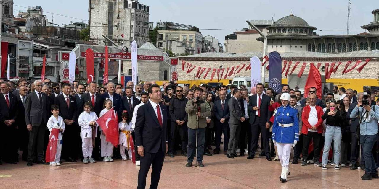 Taksim Meydanı’nda 19 Mayıs Töreni