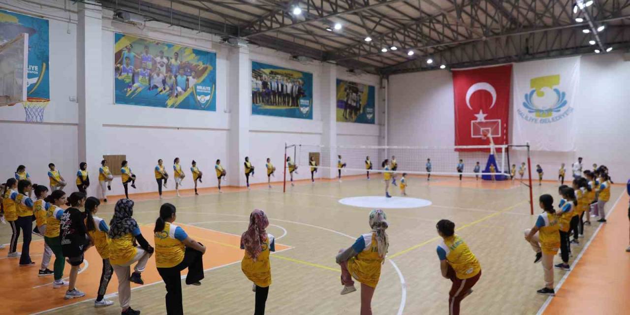 Gençler, Belediye İle Spor Alışkanlığı Kazanıyor