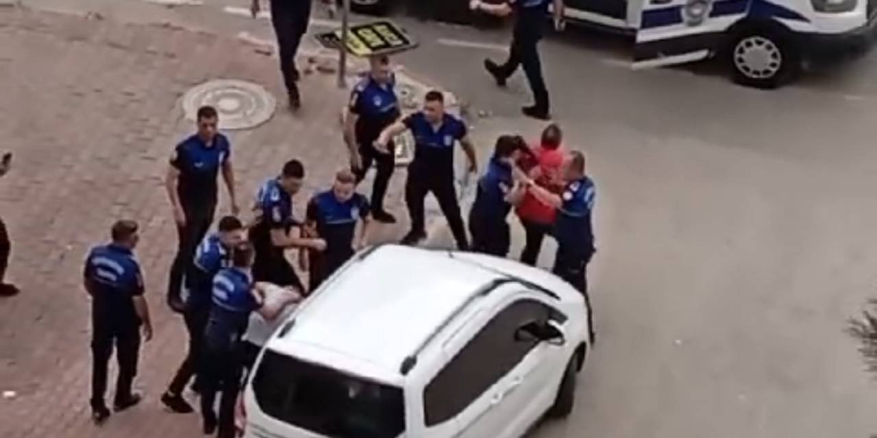 Tabelasına El Konulan Esnaf Zabıtaya Bıçakla Saldırdı