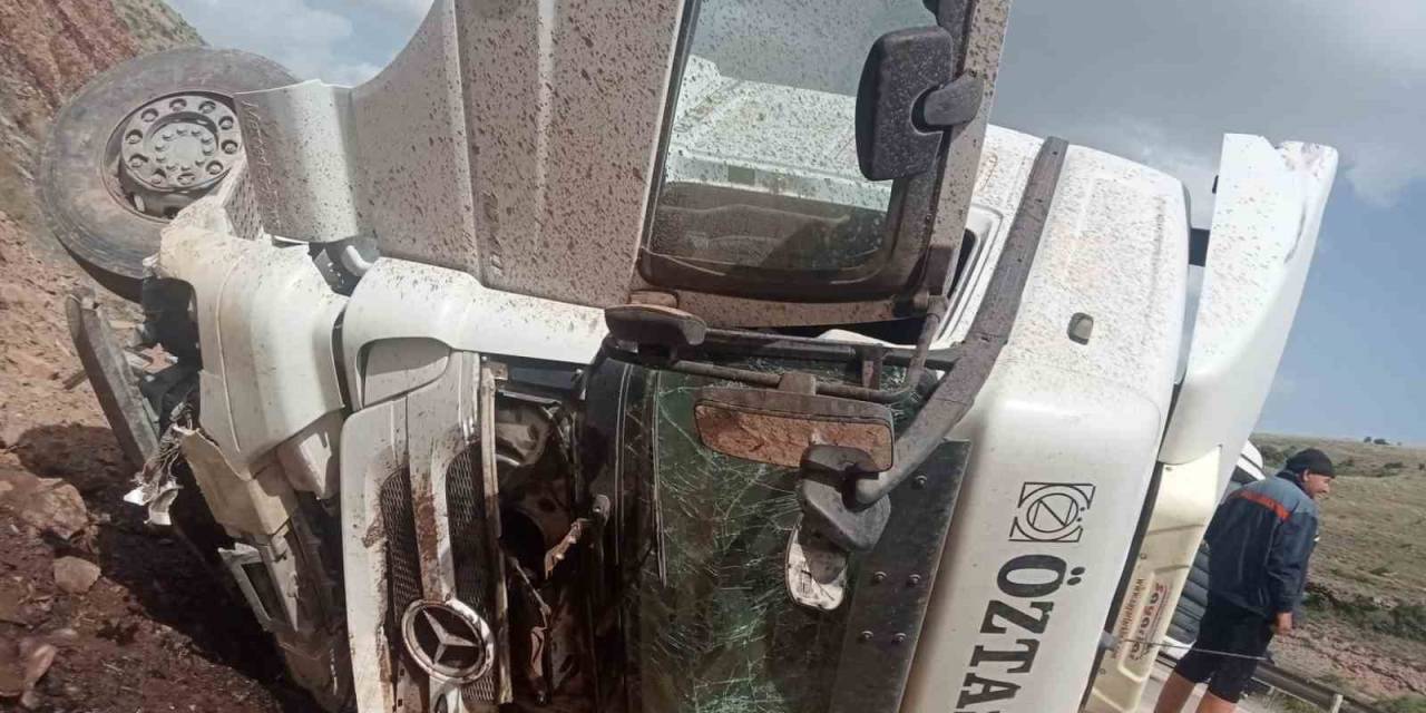 Hafriyat Kamyonunun Devrildiği Kazada 1 Kişi Yaralandı