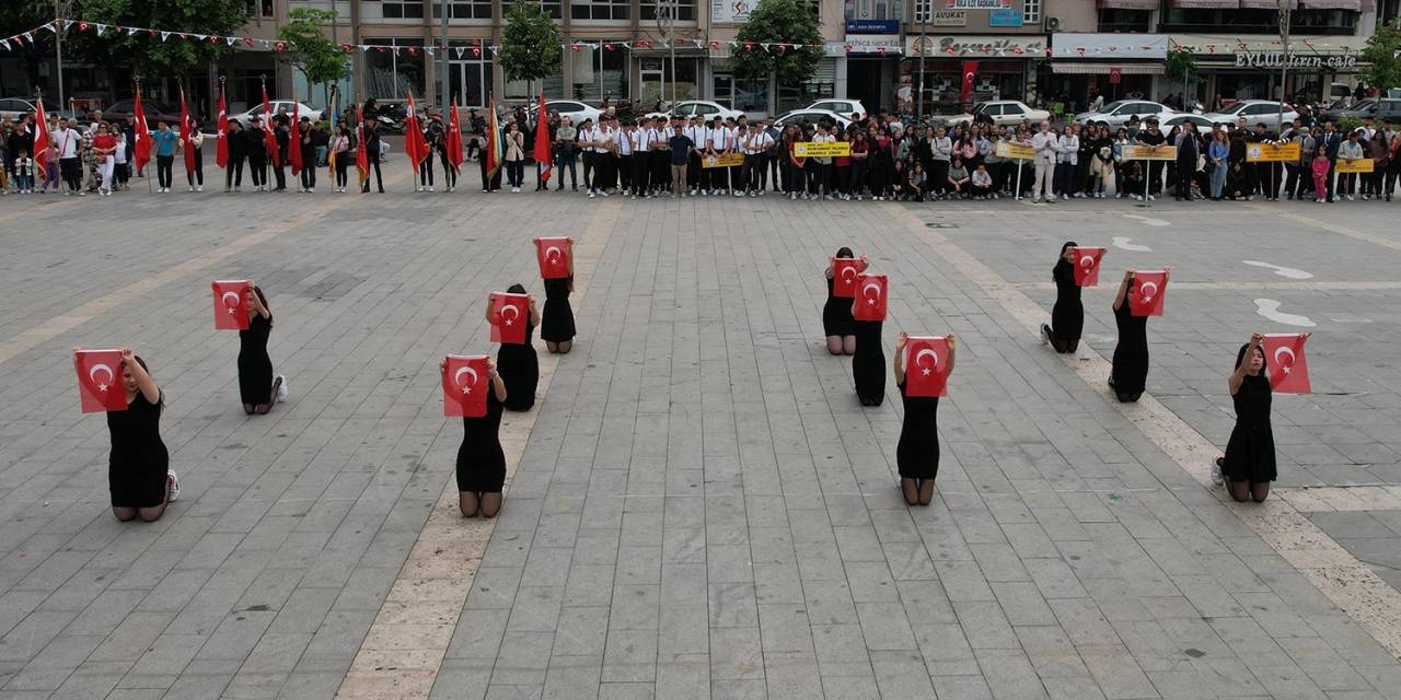 Manisa İlçelerinde 19 Mayıs Kutlamaları