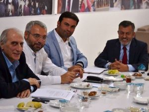 Ak Partili Karaca: “Bize Oy Vermeyenlere ’Bidon Kafalı’, ’Cahil’ Demeyiz"