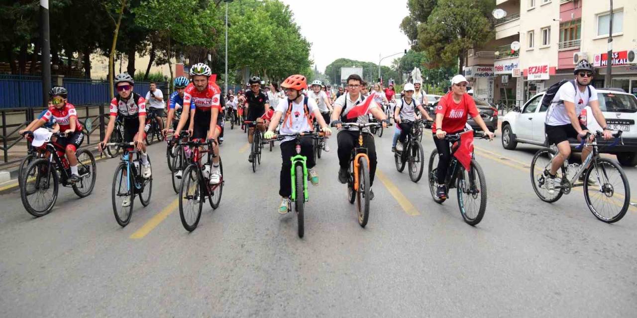 Yunusemre’de Pedallar 19 Mayıs İçin Çevrildi