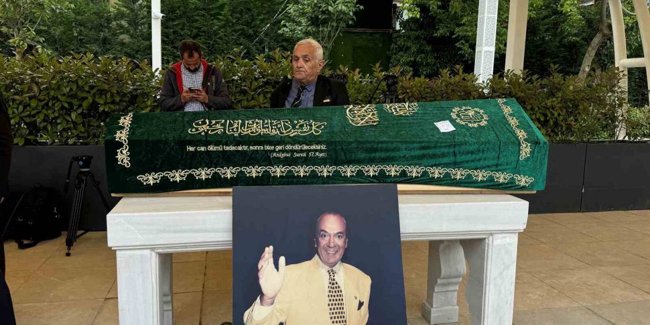 Ünlü Sunucu Erkan Yolaç, Son Yolculuğuna Uğurlandı