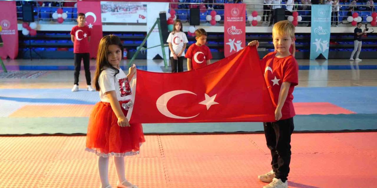 Niğde’de 19 Mayıs Gençlik Ve Spor Bayramı Düzenlenen Programla Kutlandı