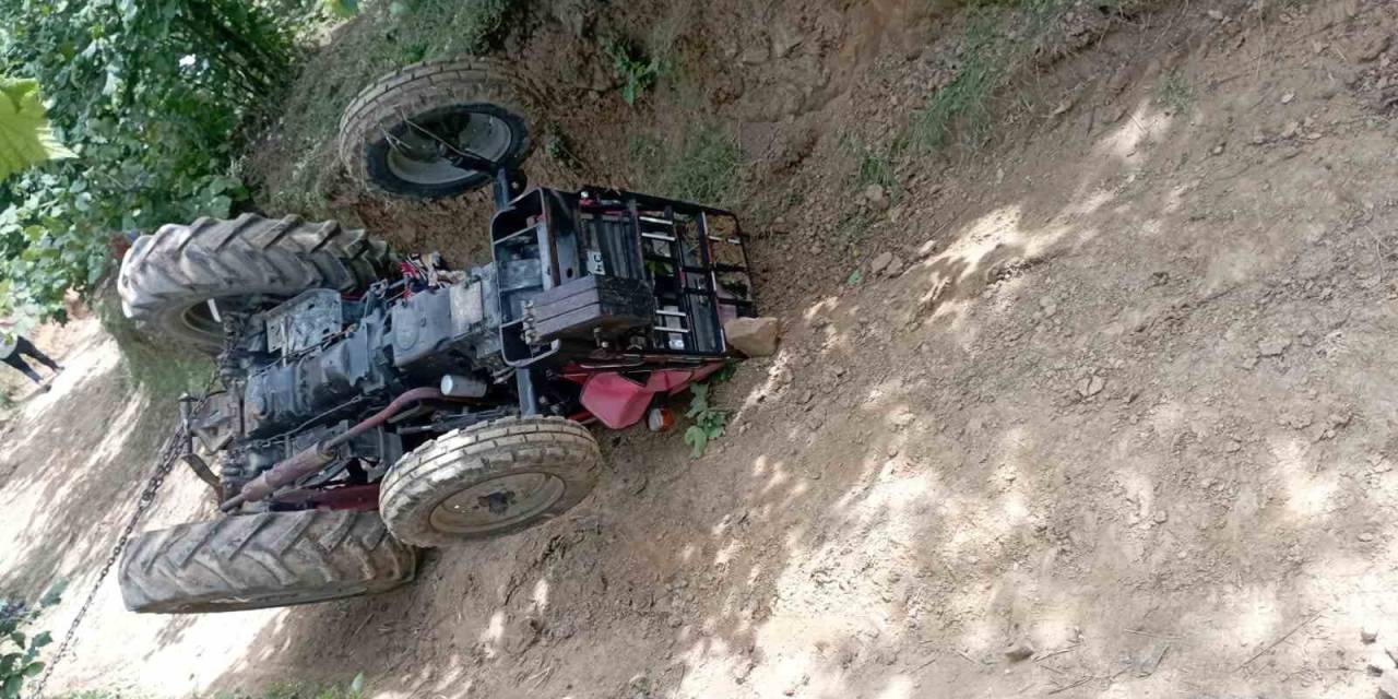Devrilen Traktörün Altında Kalan Adam Hayatını Kaybetti