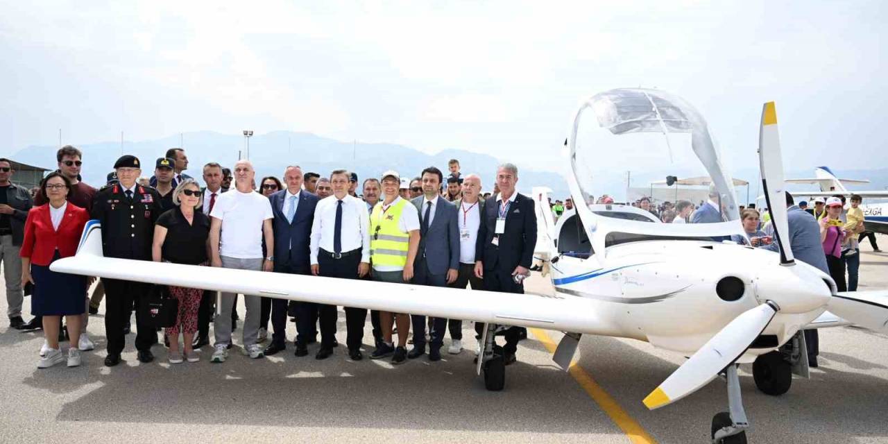 Antalya’da 19 Mayıs Coşkusu Havada, Karada Ve Denizde Yaşandı