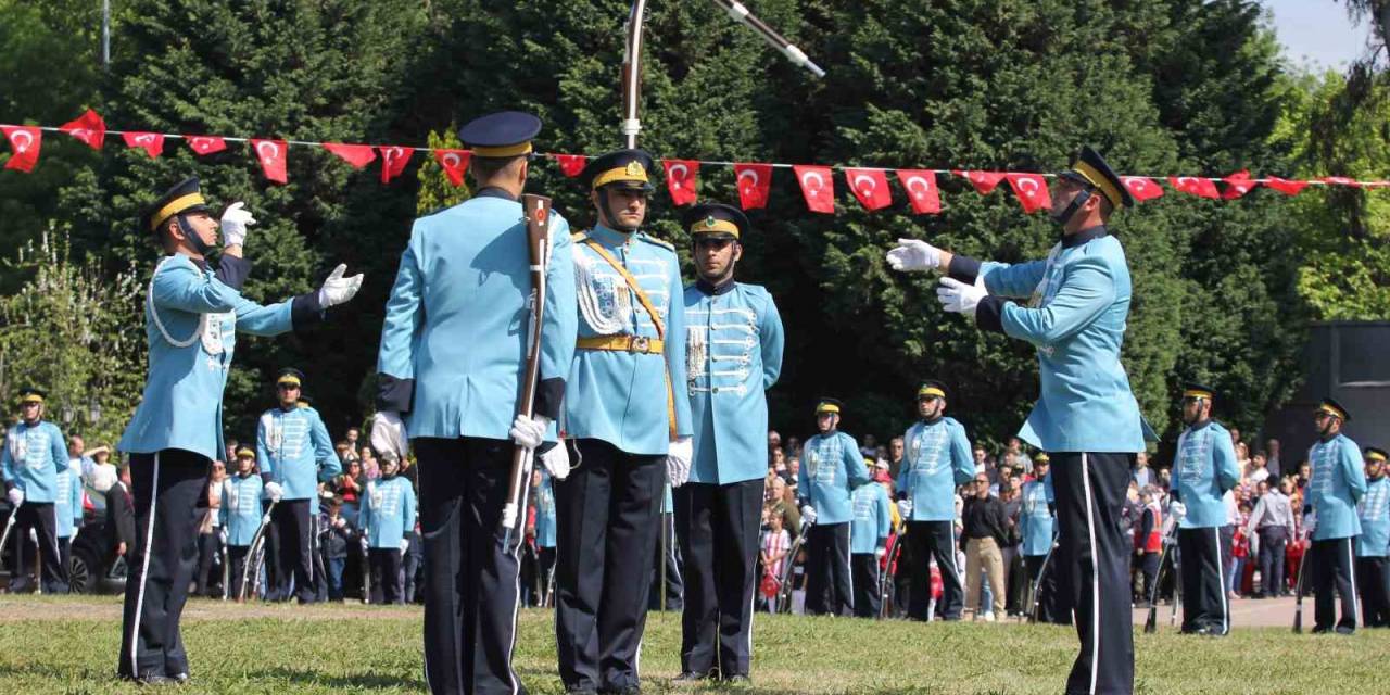 Cumhurbaşkanlığı Muhafız Alayı Ve Msb Mehteran Birliği Gösterisi İlgiyle İzlendi