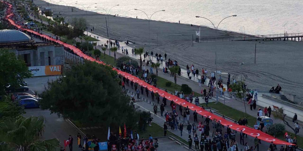 Samsun’da 1919 Metrelik Dev Bayrakla Yürüyüş Düzenlendi