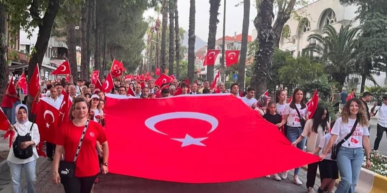 Köyceğiz’de 19 Mayıs Coşkusu Gençlik Yürüyüşü Ve Kolpa Konseri İle Devam Etti