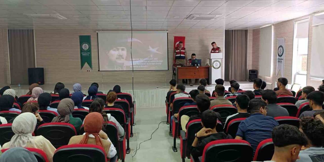 Dicle’de Lise Öğrencilerine Jandarma Ve Sahil Güvenlik Akademisi Tanıtımı Yapıldı