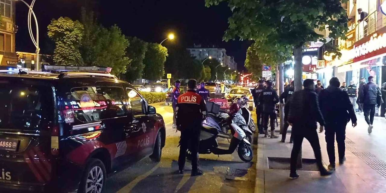 Derbi Kavgasını Ayırmak İsterken Bıçaklandılar