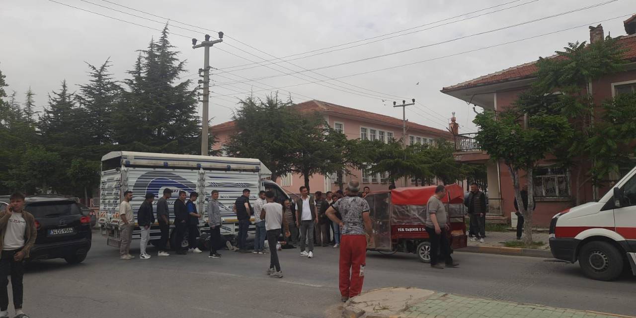 Kamyonetle Çarpışan Motosiklet Sürücüsü Yaralandı