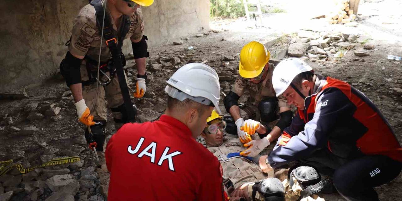 Amasya’da Komandolara Arama-kurtarma Eğitimi