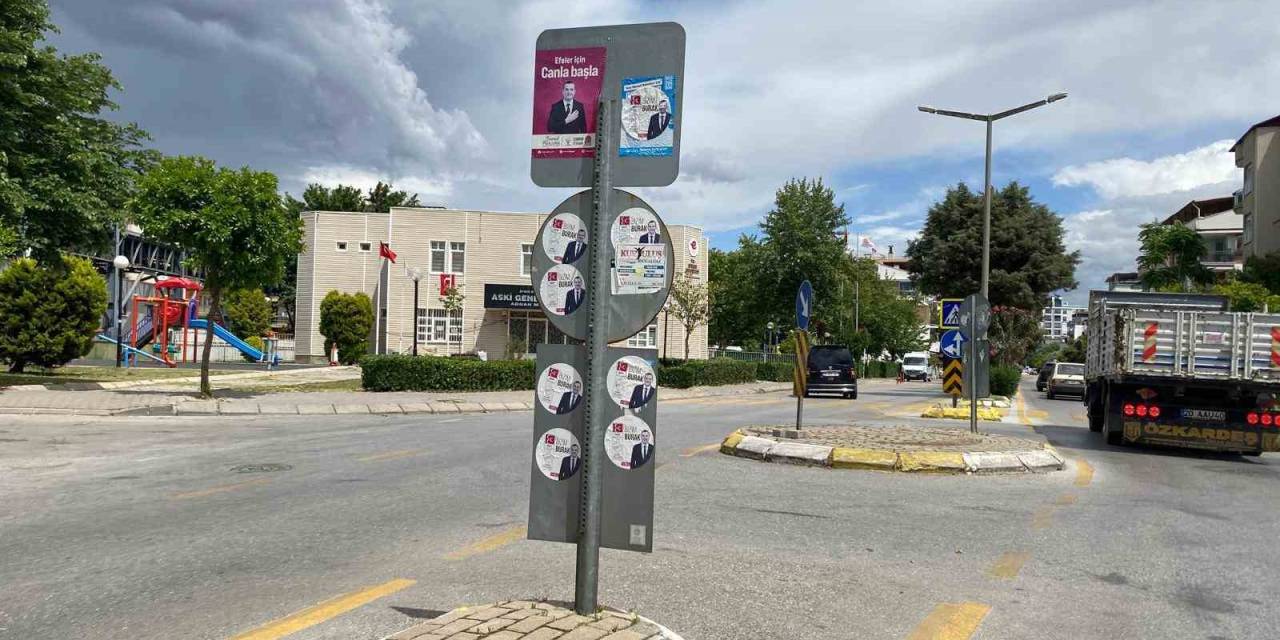 Seçimler Bitti, Afişleri Kaldı