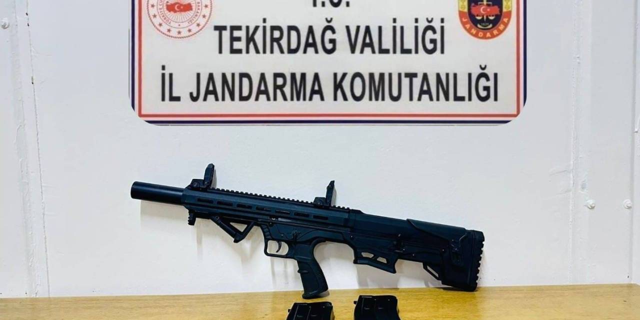 Tekirdağ’da Silah, Kaçak İçki Ve Uyuşturucu Ele Geçirildi