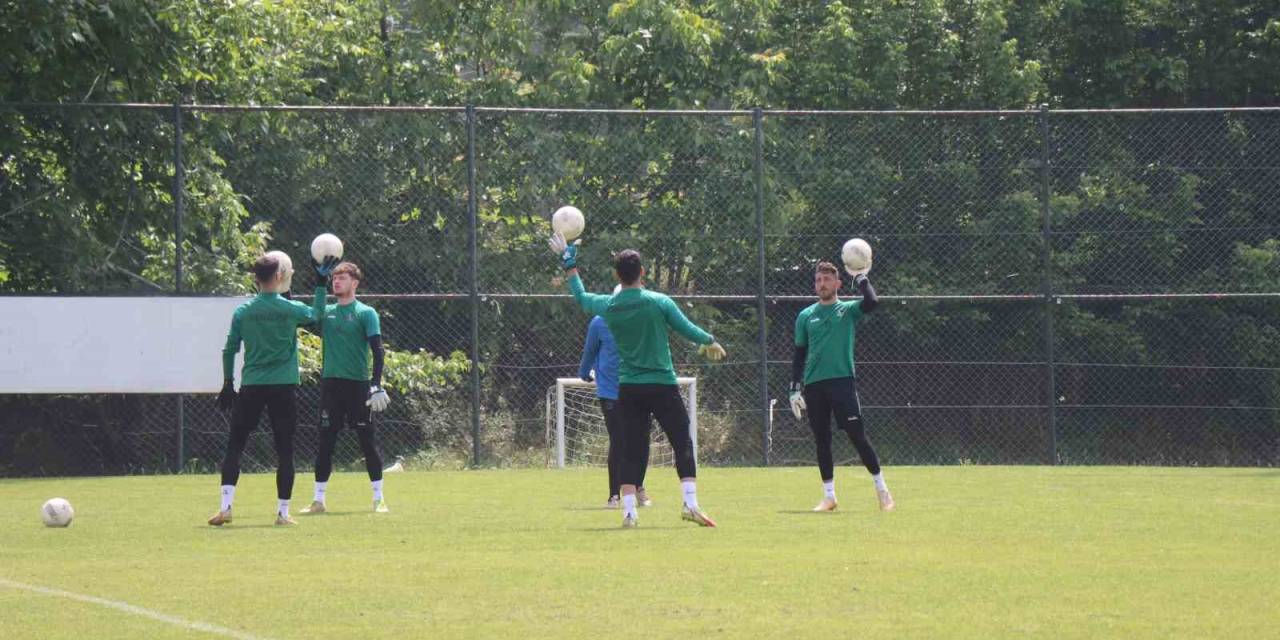 Sakaryaspor, Süper Lig Hasretini Gidermek İçin Hazırlıklarını Sürdürüyor