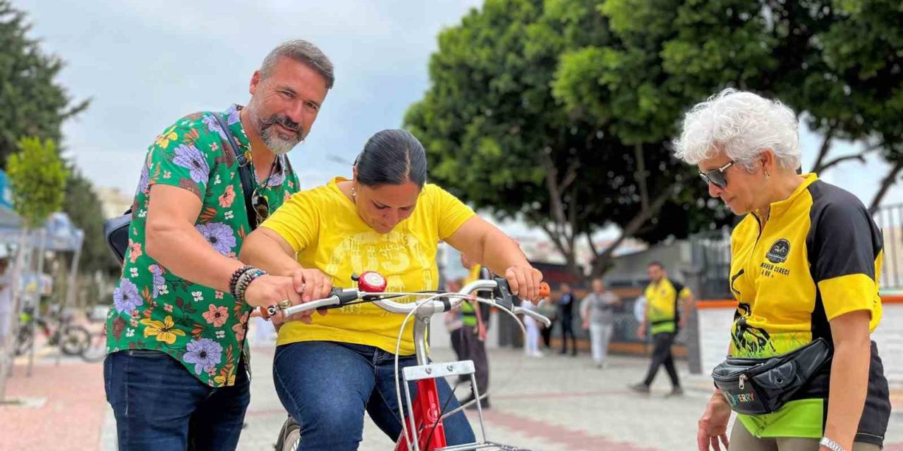 Tarsus’ta Kadınlar Bisiklet Öğreniyor