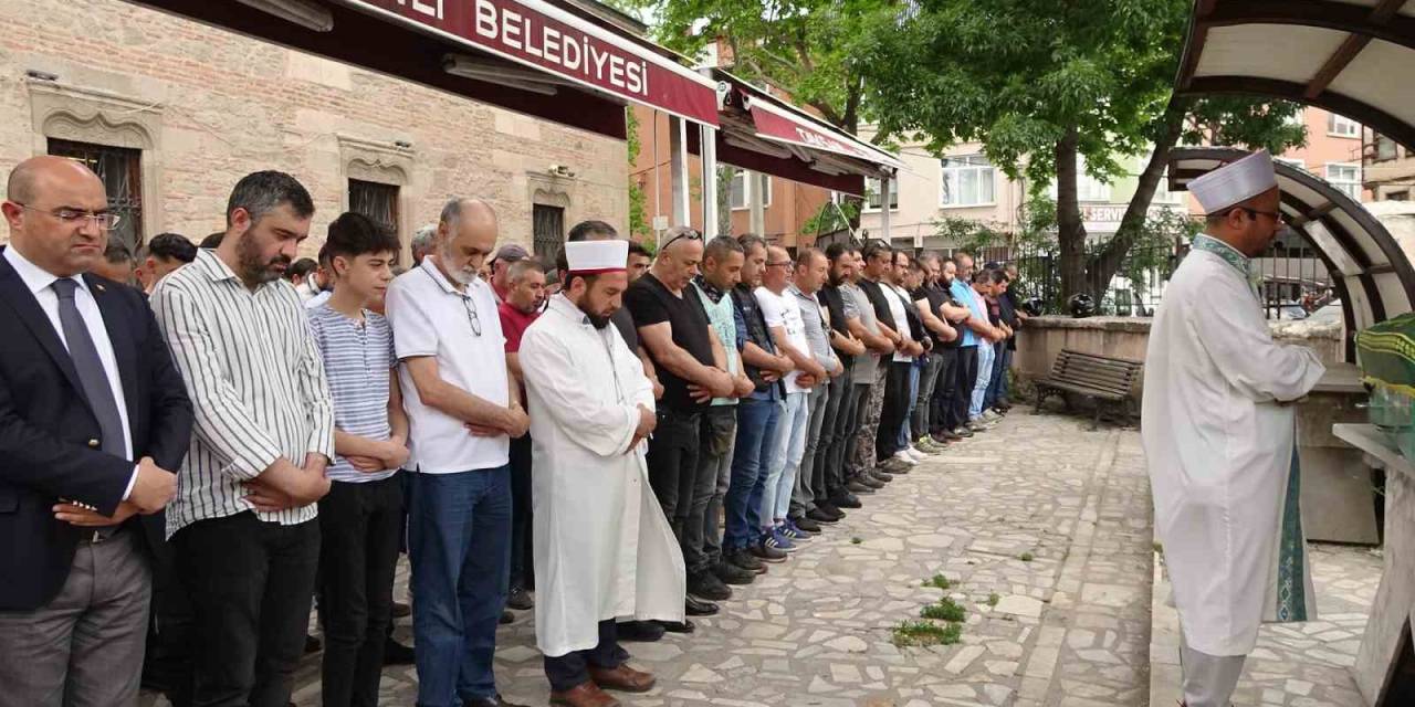 Trafik Kazasında Hayatını Kaybeden Motosiklet Tutkunu Mustafa Karaca Son Yolculuğuna Uğurlandı